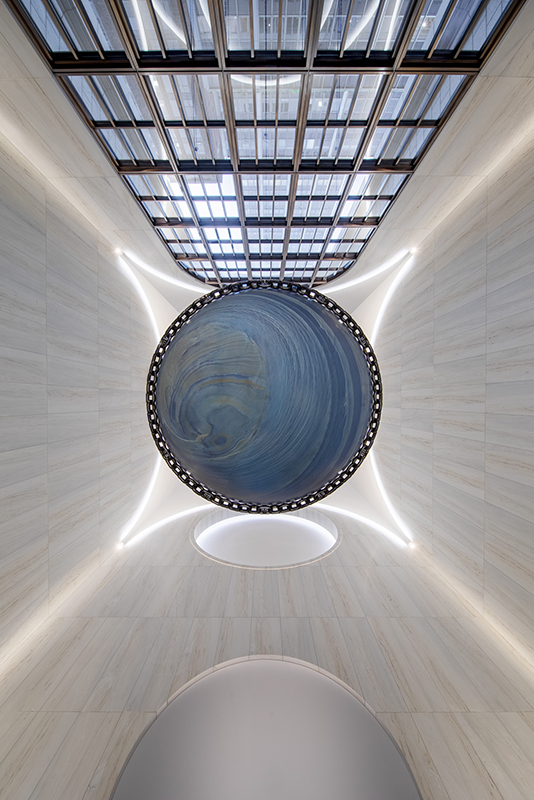 "Solid Sky" by Alicja Kwade, Foto: Fred Charles